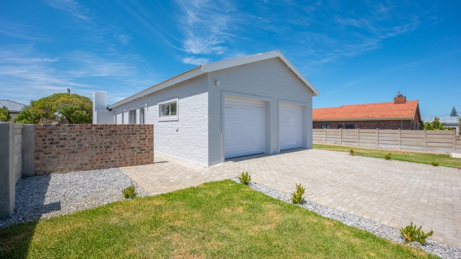 3 Bedroom Property for Sale in Struisbaai Western Cape